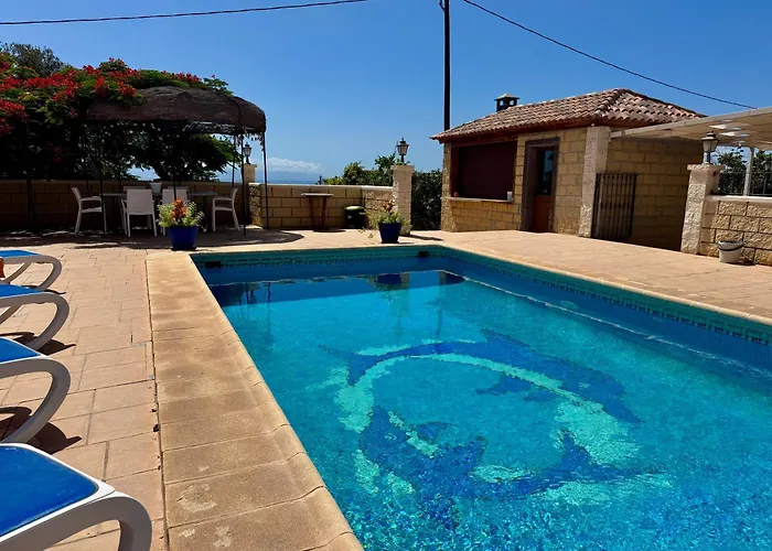 Playa San Juan's Best-kept Secret With Pool Feriehus